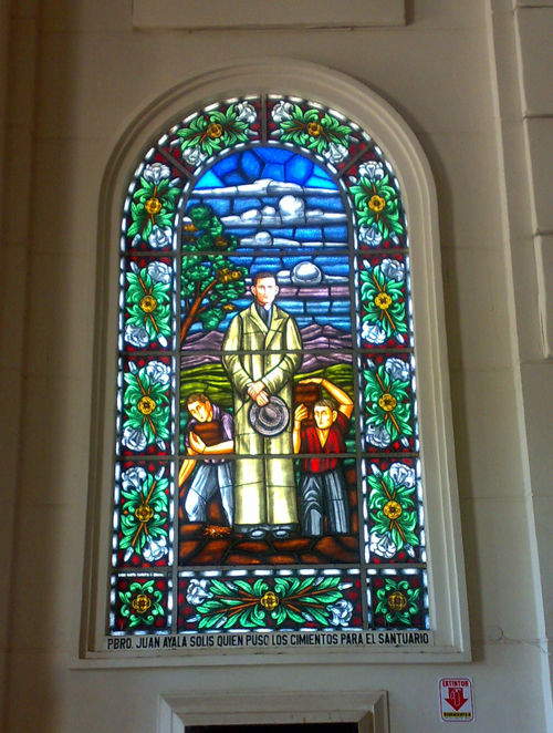 LAS VITRALES DE LA VIRGEN DE CAACUPÉ (FOTOGRAFÍAS DEL PORTALGUARANI.COM)